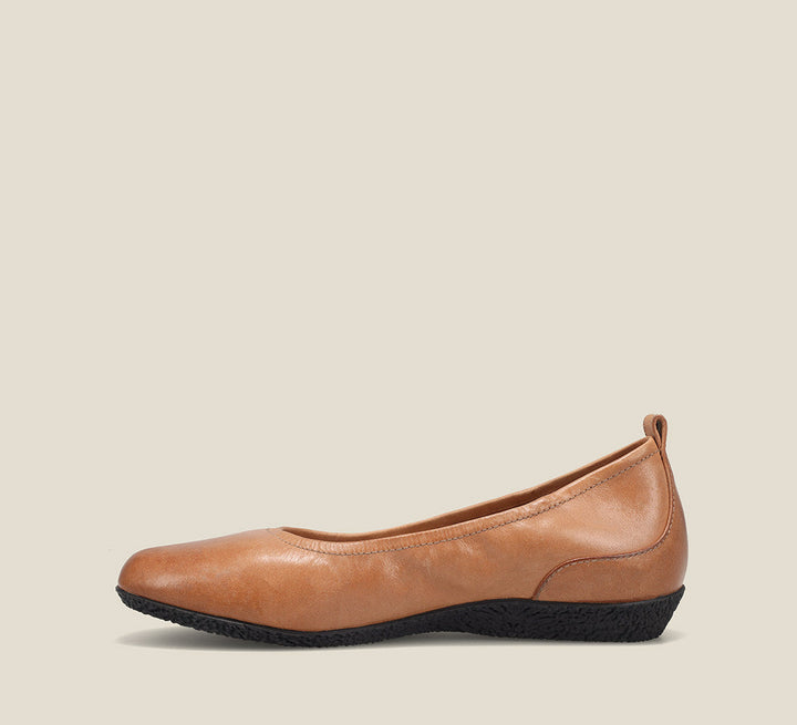 Instep Image of Chit Chat Caramel Size 9